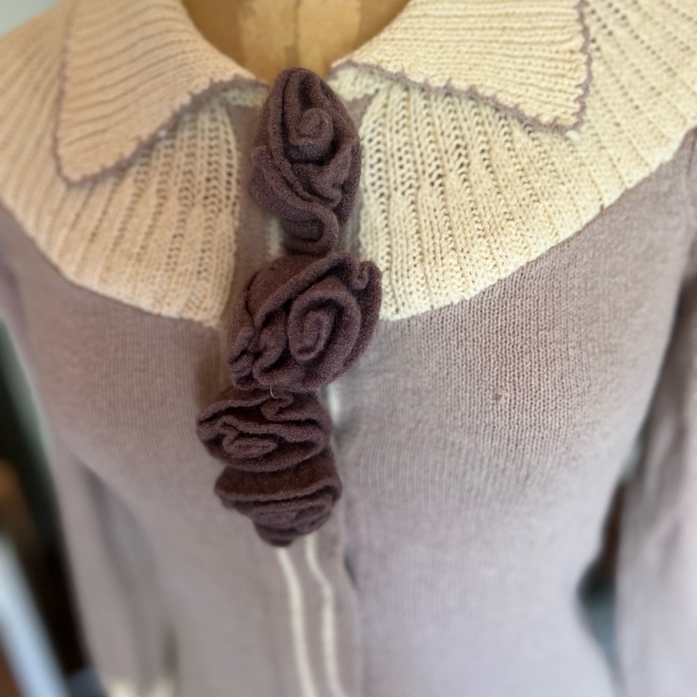 Anthropologie cardigan with rosettes - Picture 6 of 6
